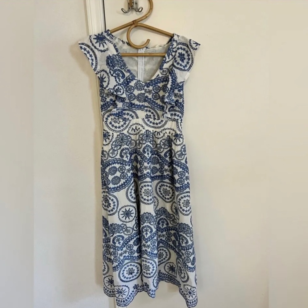 Sunday up dress

Midi length embroidered blue & white dress